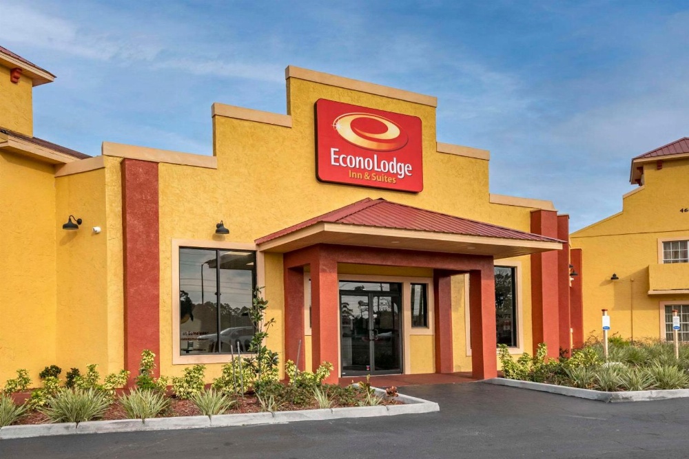 Econo Lodge Inn & Suites Maingate Central Main image